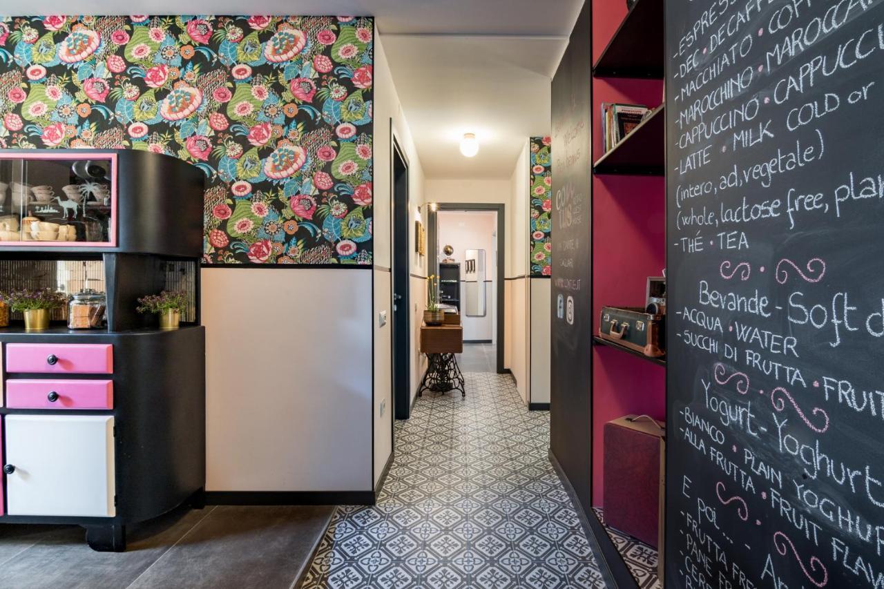 Contus Retro Guest House Каляри Екстериор снимка