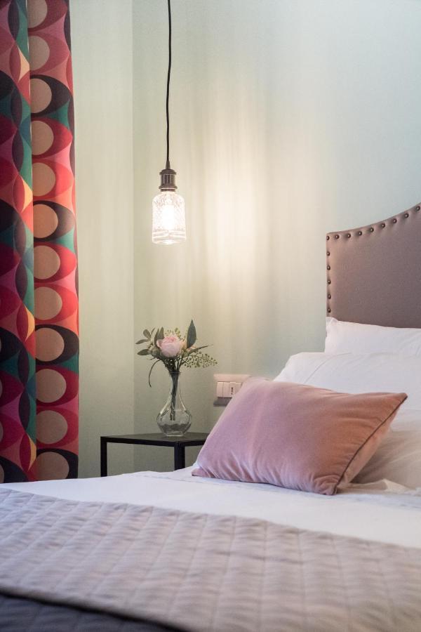 Contus Retro Guest House Каляри Екстериор снимка