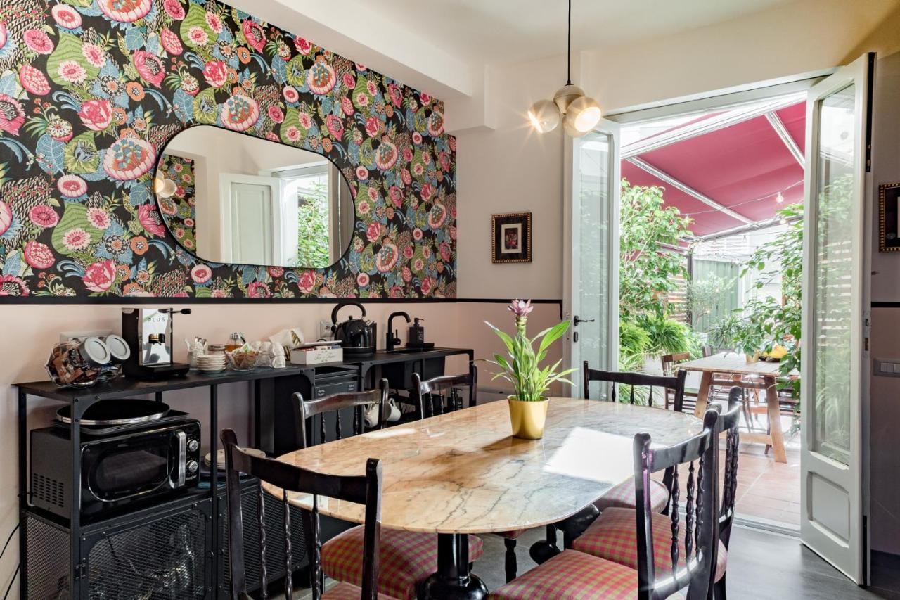 Contus Retro Guest House Каляри Екстериор снимка